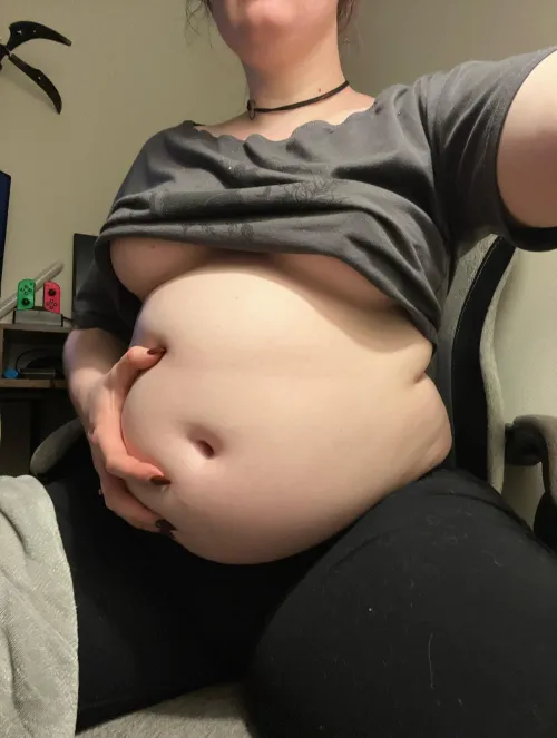 Heavy, Helpless, and begging for more 🤤🐷