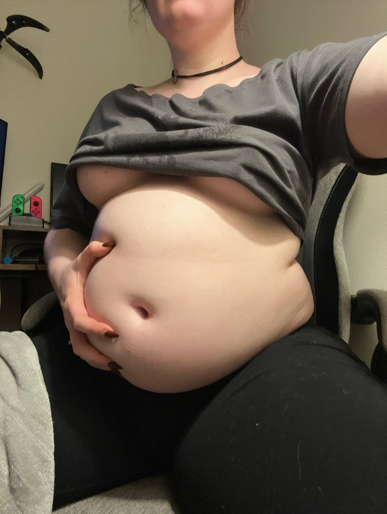 Heavy, Helpless, and begging for more 🤤🐷