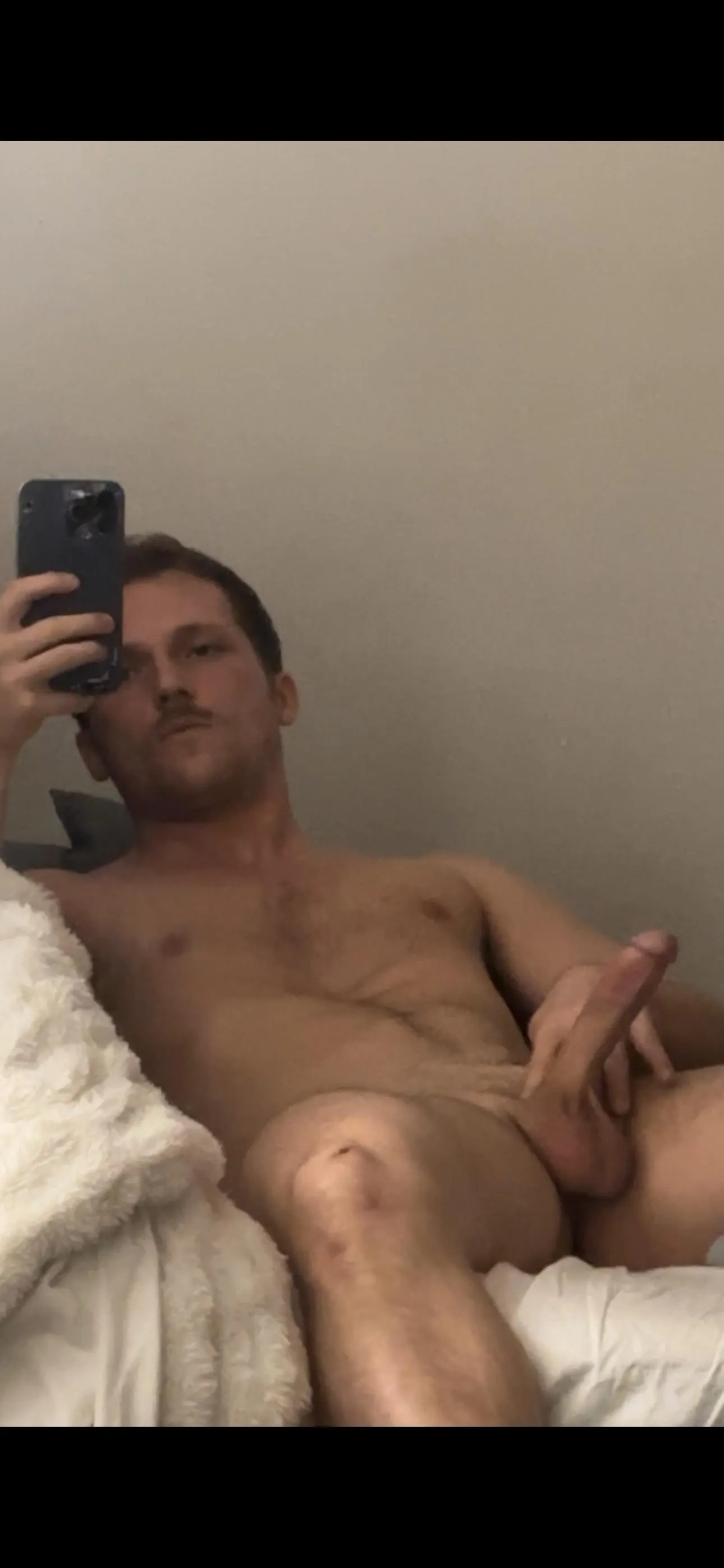 how does the mustache look