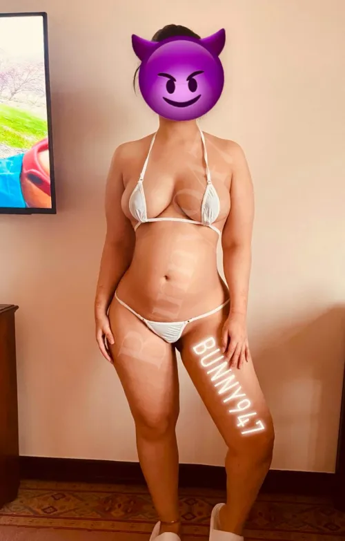 Hubby loved the looks i got at the pool🙈