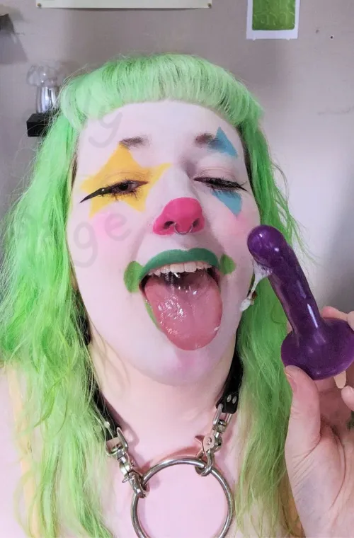 I know some of you secretly think clowns are sexy~☆