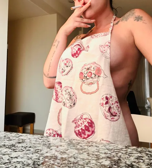 I know you want me and you want my smoke .. i'm your milf