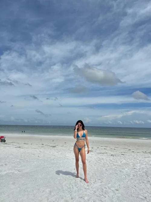 I need some big hands around my waist