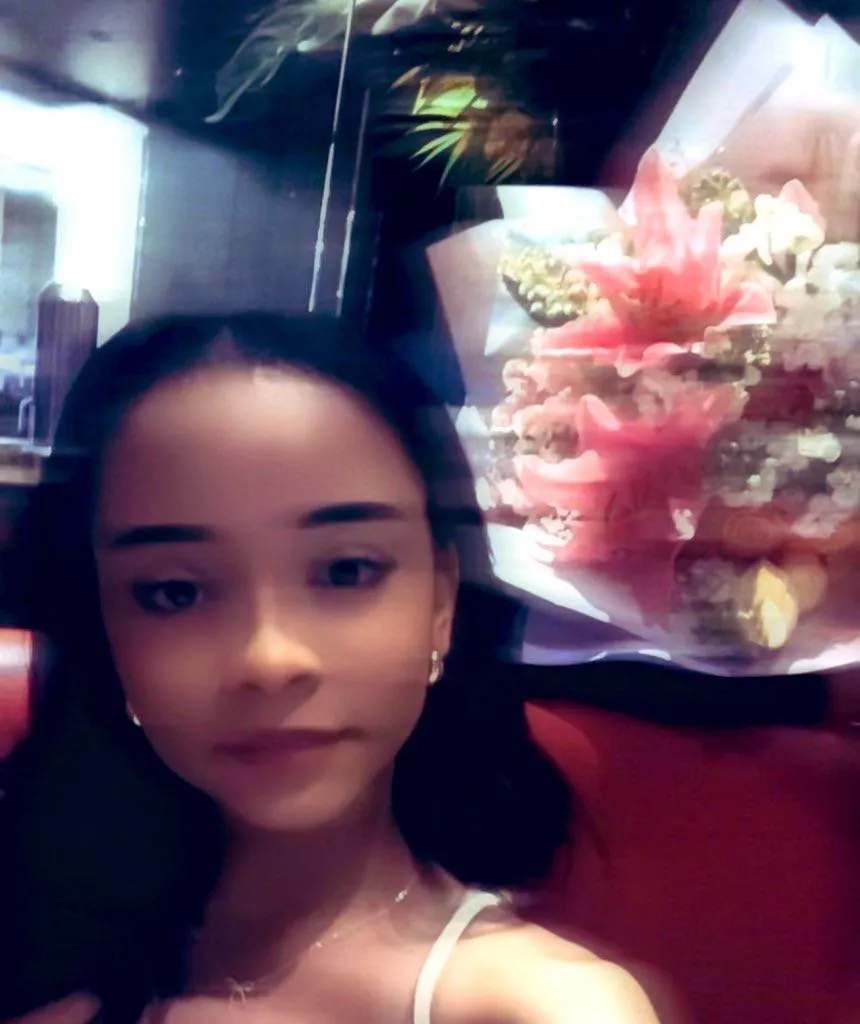 Imagine trying to resist your destiny, serving me. Just give in 💋