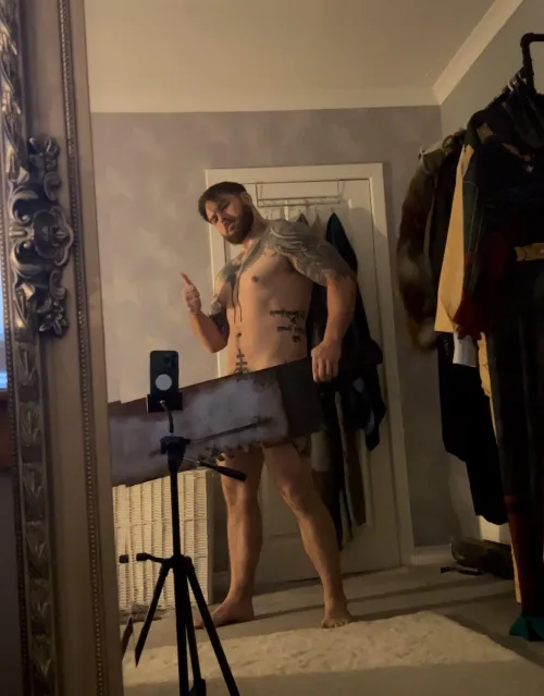 just a little guy and his big sword…nothing to see here