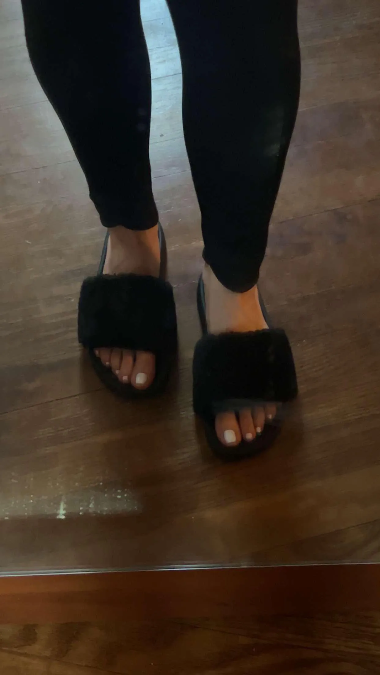 New pedicure in my need sandals 🥰