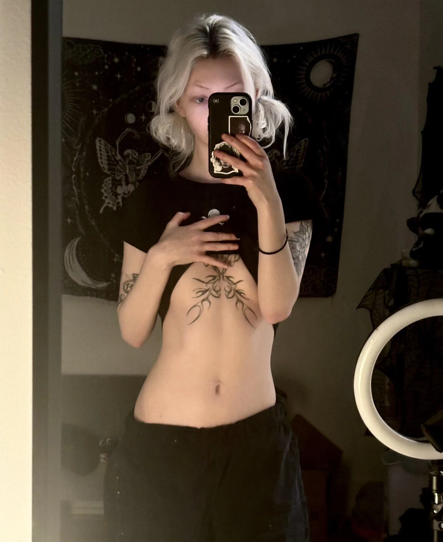 no makeup n chill night 🖤