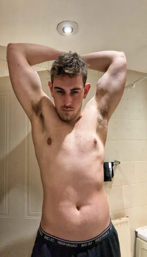 Now who wants to come over and lick these hairy pits??!