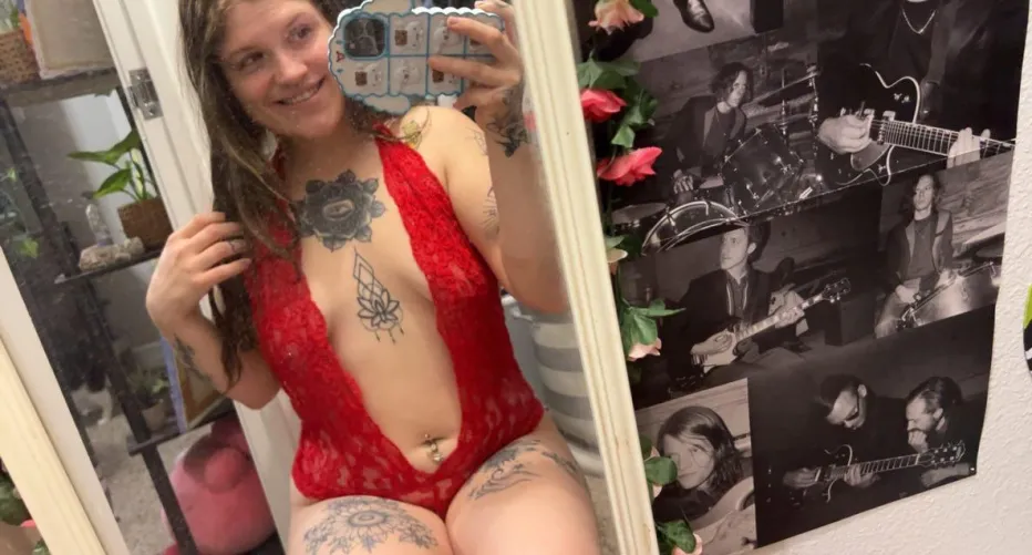 Say I if you like tatted babes... I 😉