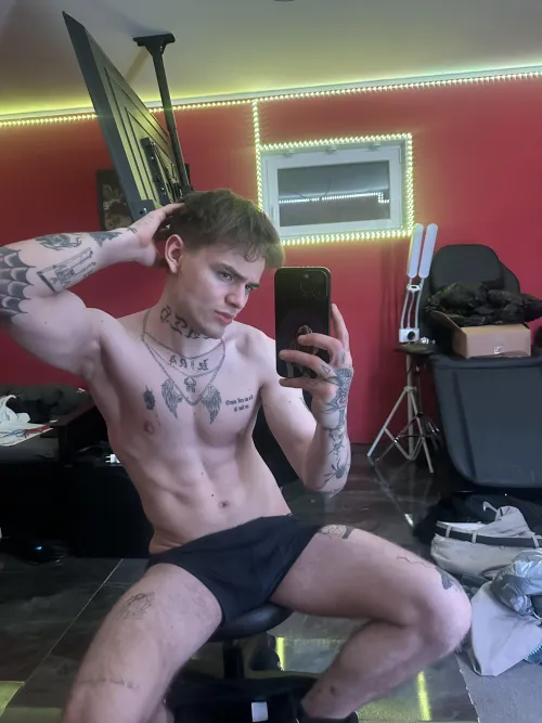 smell my musk armpits