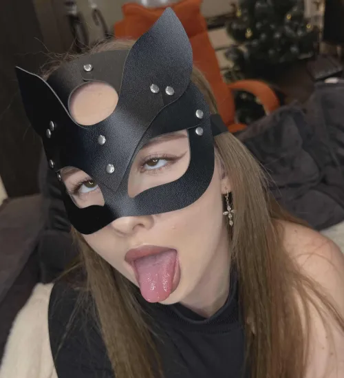 this cat is learning to do ahegao and I think Im getting it