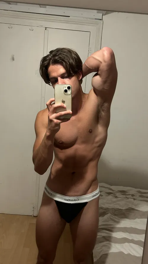 Wanna sniff my post workout pit?