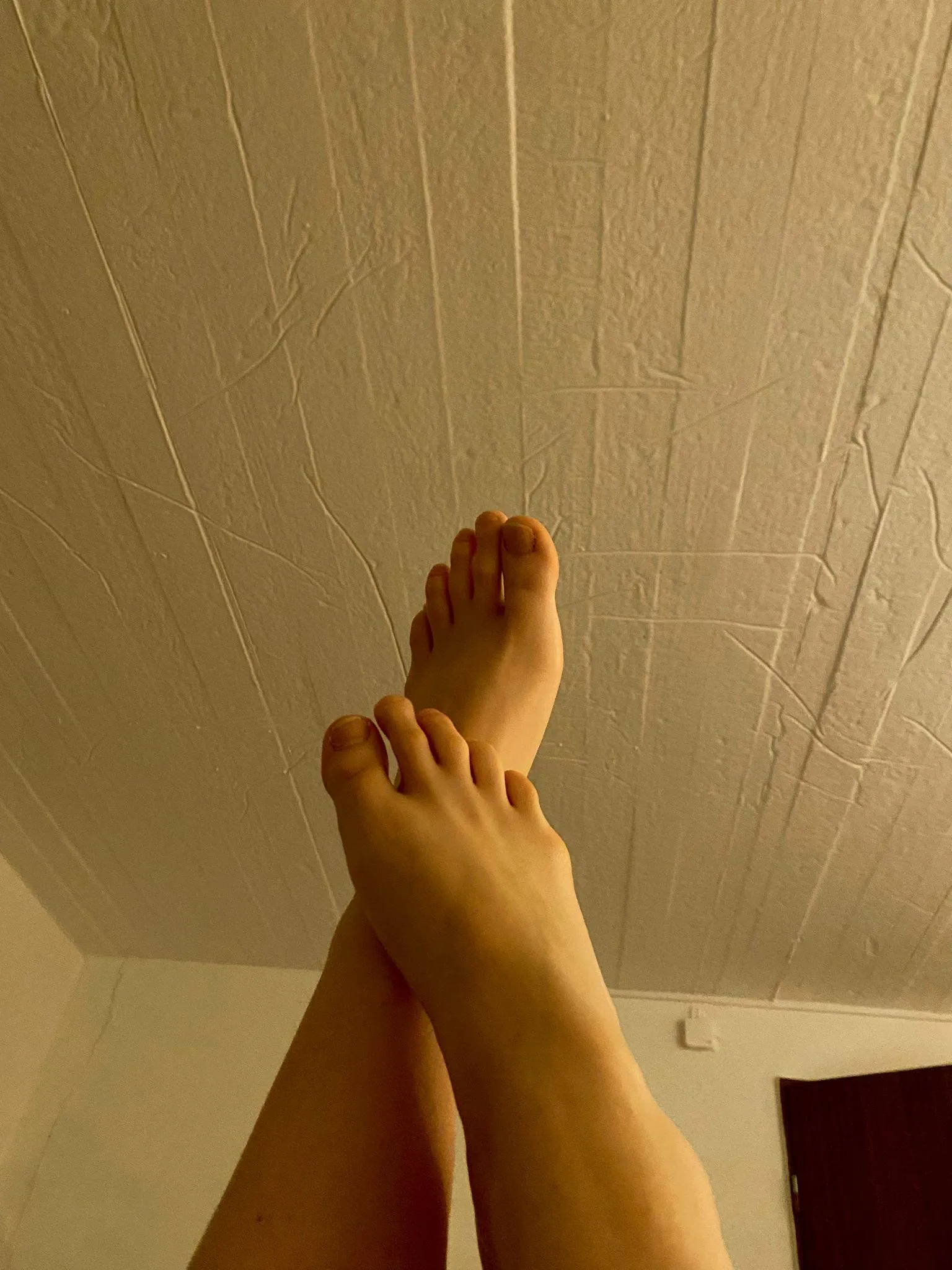 Who wants some toes 🤤🩷