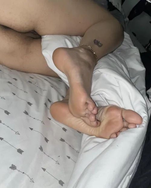 Wife’s sleepy soles and toes