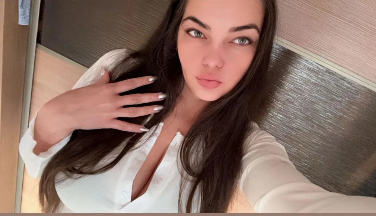 You wish you could pay me for long nails every week.