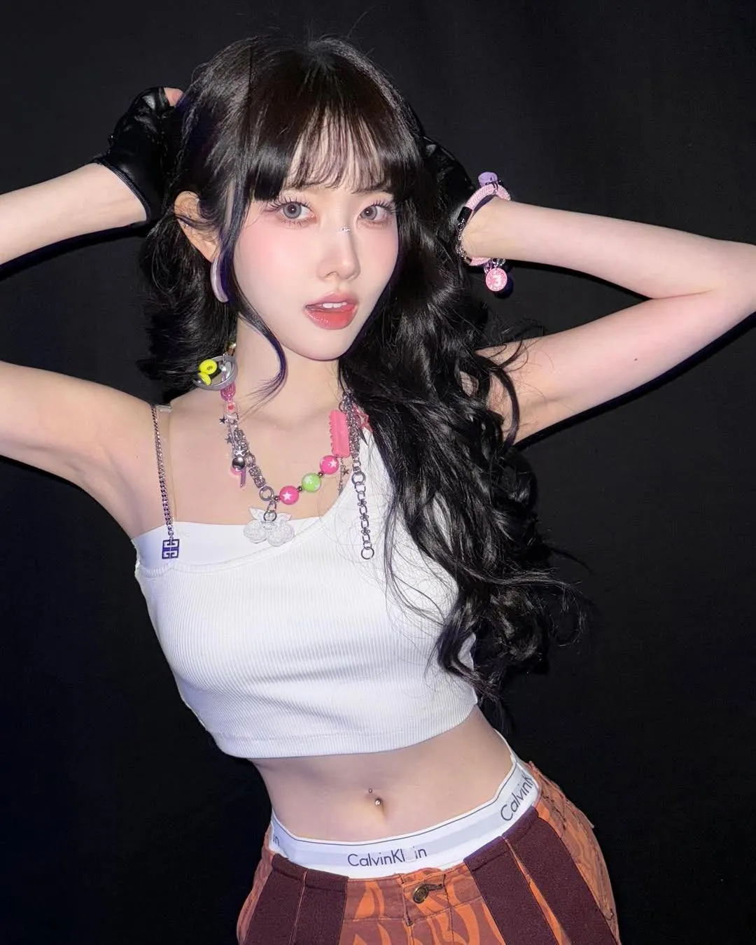 Your gf Sieun is always such a tease. That’s why she didn’t get to go home last night. Hopefully the crew has taught her the lesson she needed to learn, because I don’t think she’ll make it through another night like that one. 