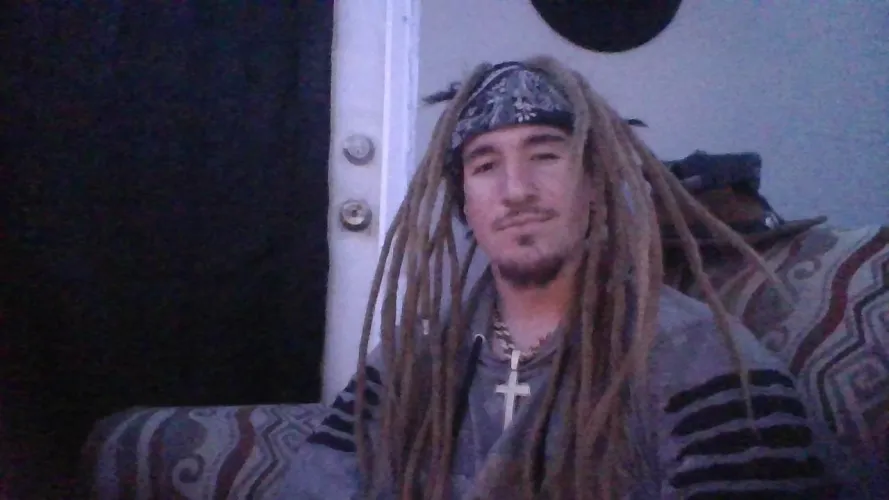 24m DL bi and i got a 36m boyfriend hes dark choclate with thick bbc and we want to swing and also hes more into just guys but im into more jus women