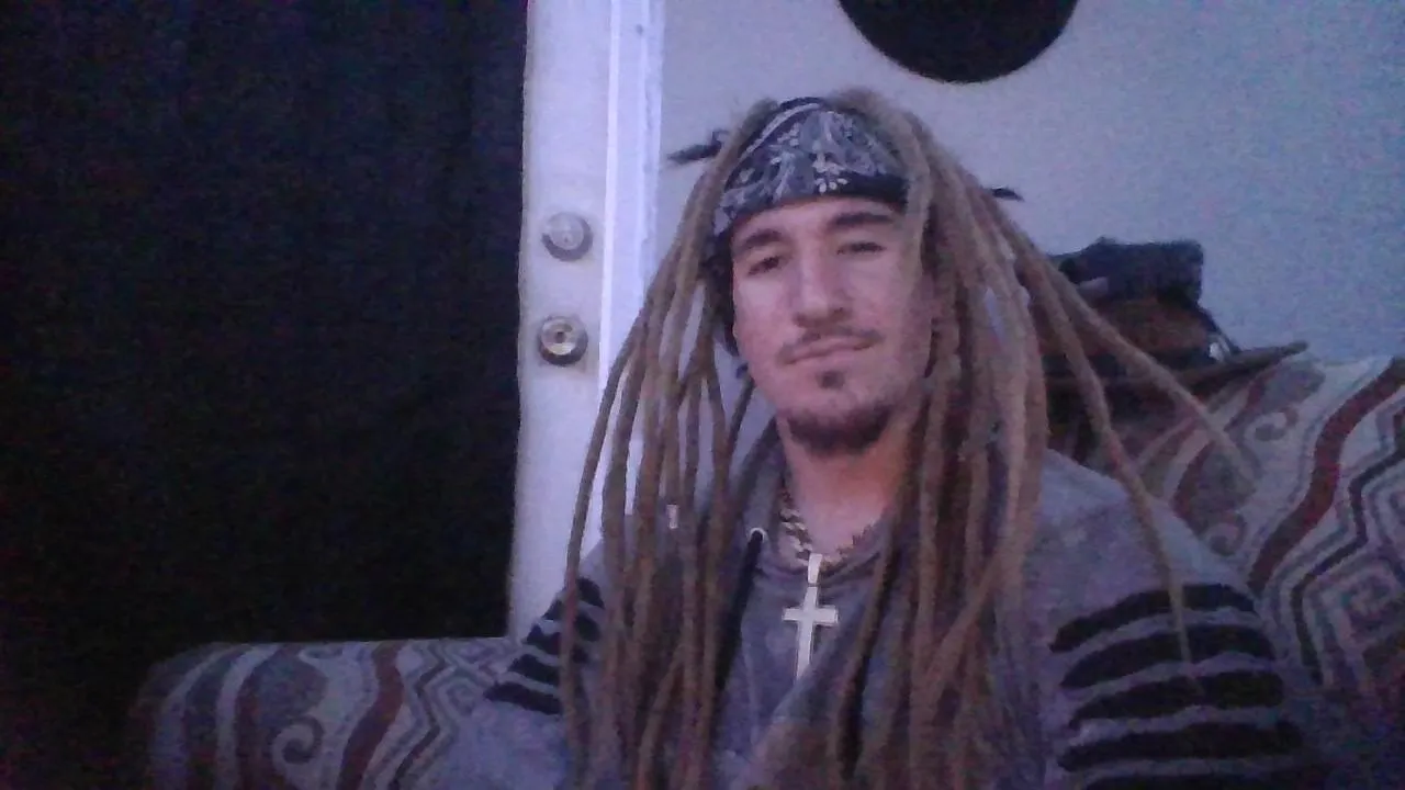 24m DL bi and i got a 36m boyfriend hes dark choclate with thick bbc and we want to swing and also hes more into just guys but im into more jus women