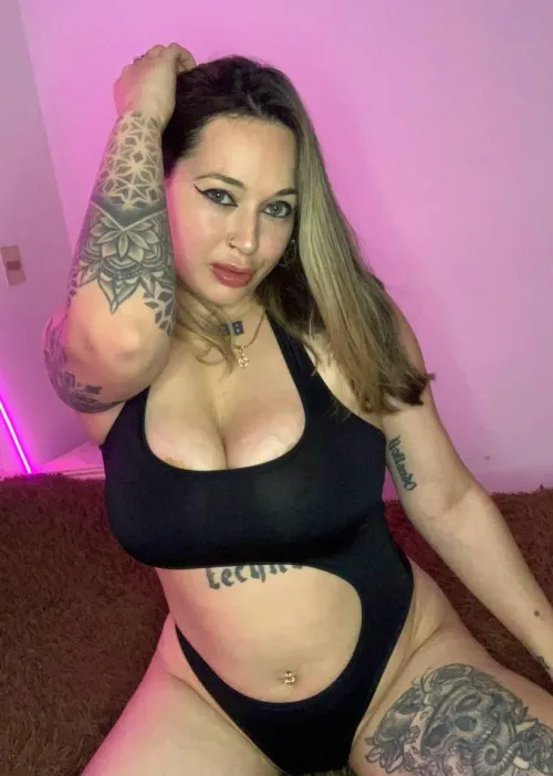 27F I wonder who I could share a bed with