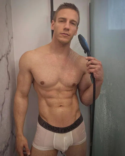 All wet & waiting for you 😏💦..