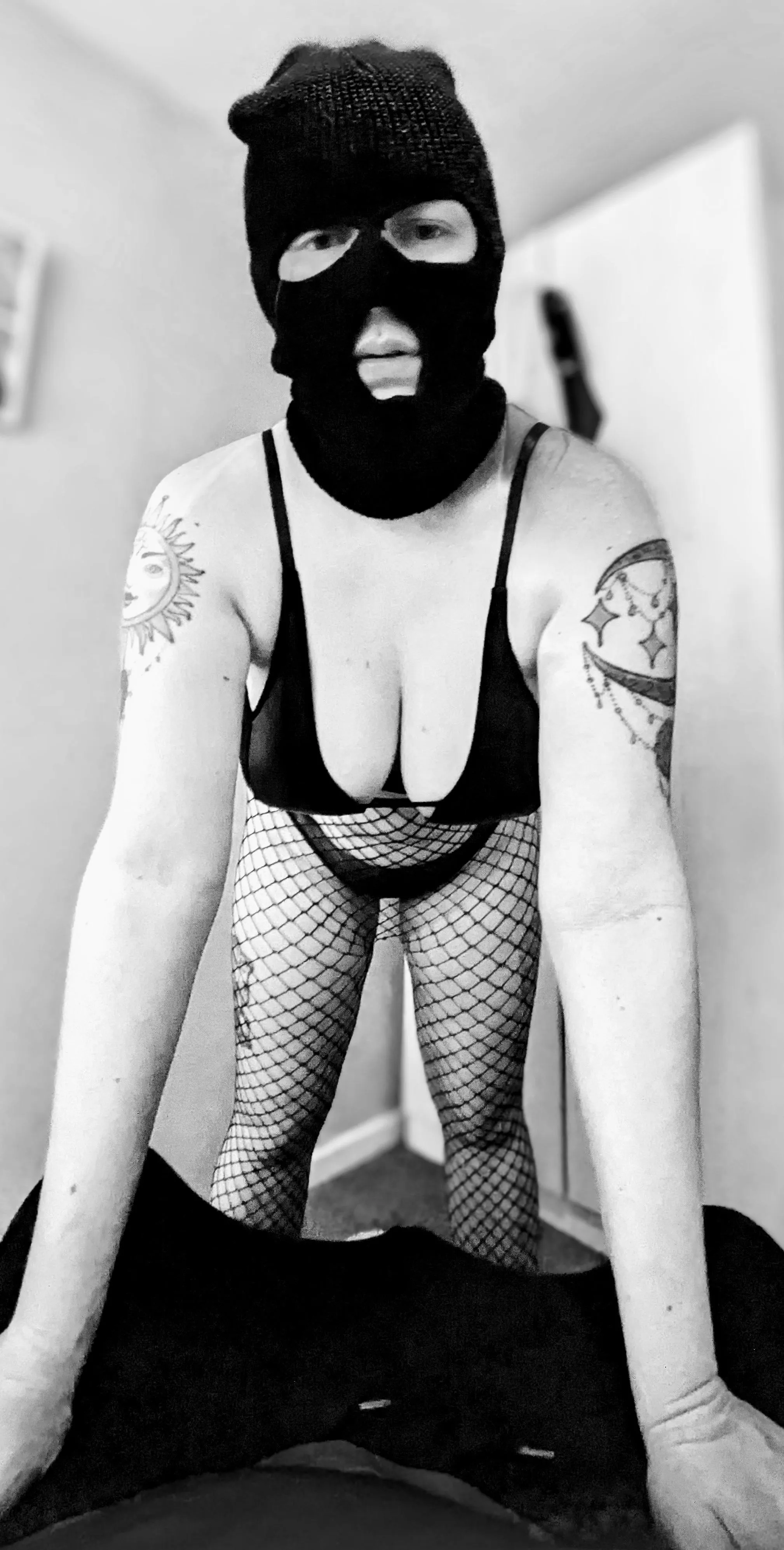 Be good and stay still 😏