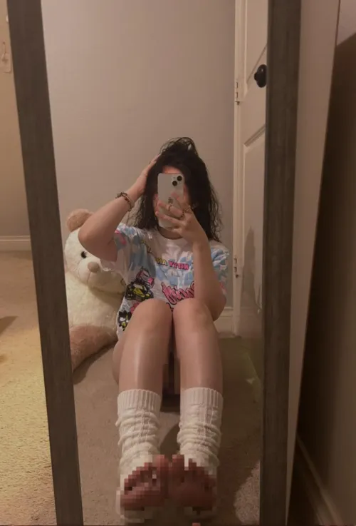 beta’s small mind can’t handle unpixelated feet 😵‍💫