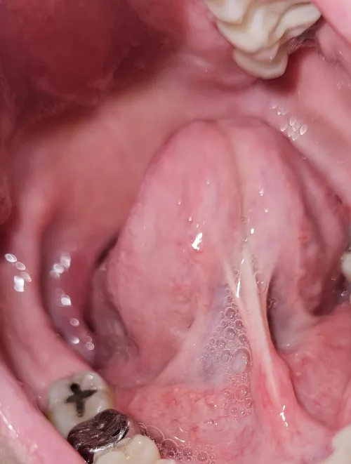 Come hangout under my tongue