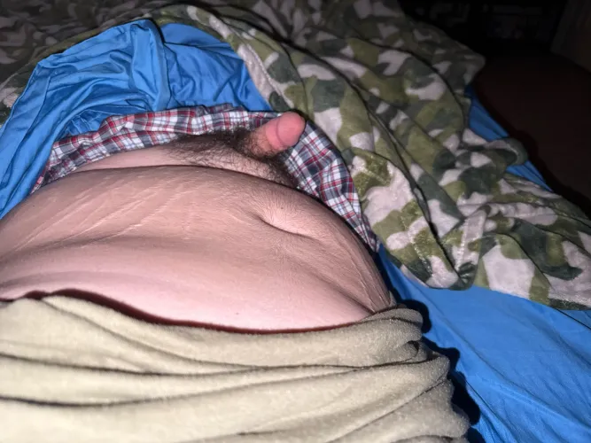 Fat and gay 18m DM me I’m horny