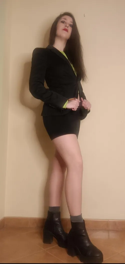 How far will your able to follow your bossy Queen being so beautiful and being you a fucking prejac?