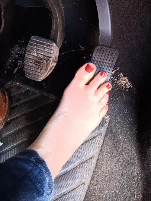 I think i might be REALLY into pedal pumping 😏🚘🦶🏼