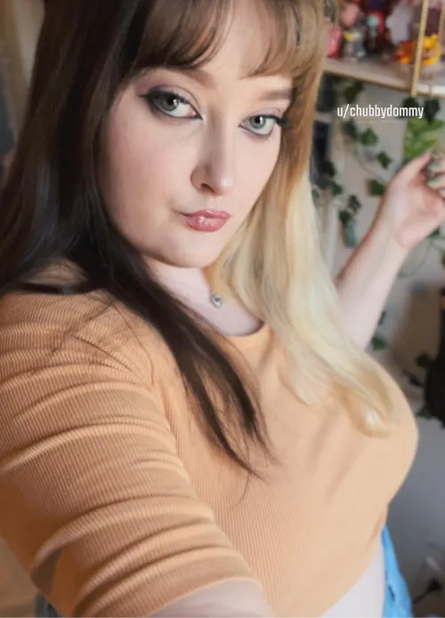 I want you on the ground, kissing my heels after I fuck your wallet.💖