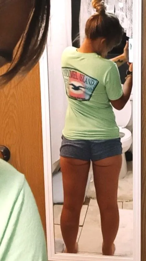 I'm picking random redditors to send nudes to, who's in? ( only the first 75 ;)