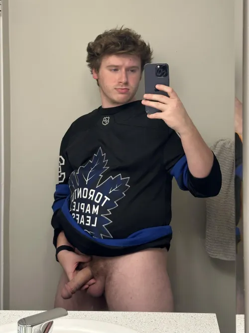 It’s a pretty thick stick 😮‍💨🏒 [27]