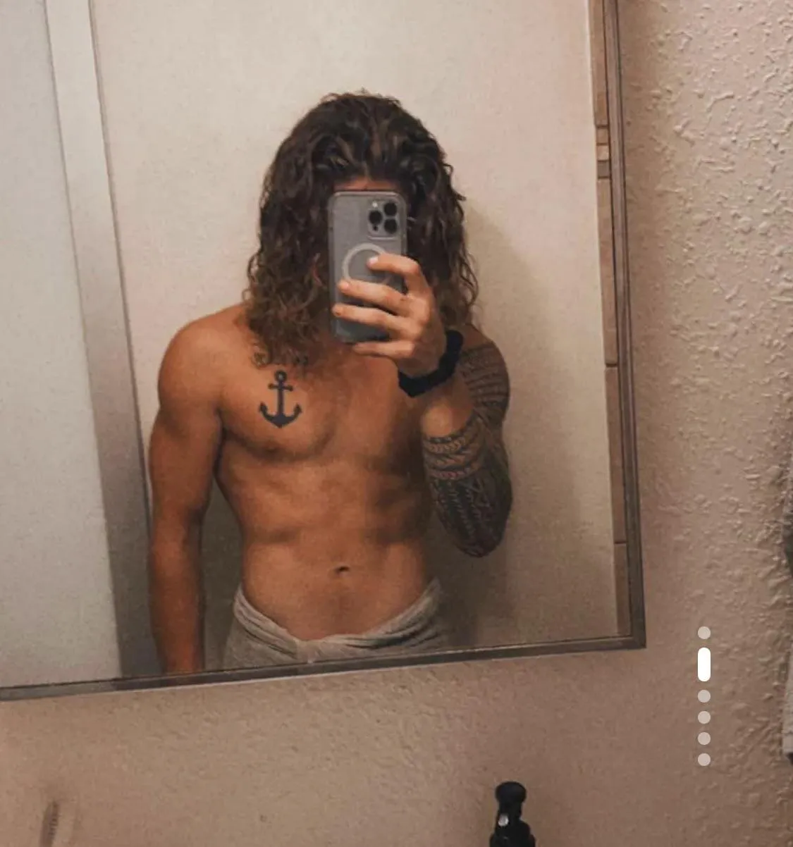 Looking for couple or milf