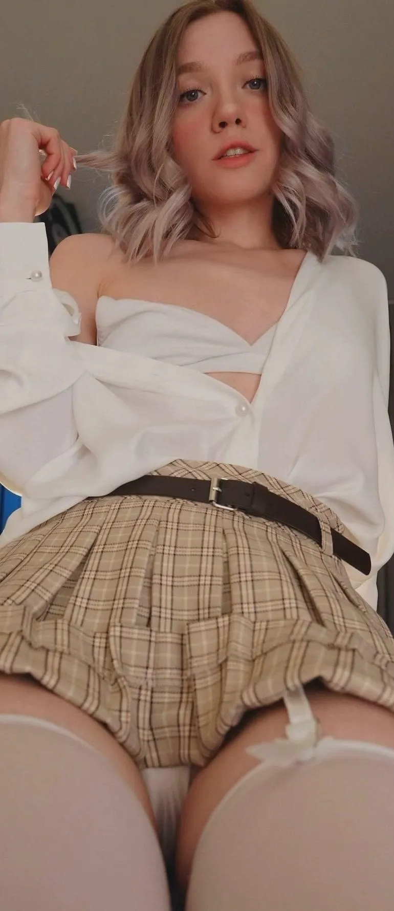 Maybe that tiny blonde should hug you with her legs