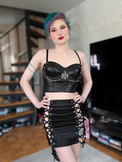 Moving is hard and expensive work... while I catch up on filming customs, you should snag a Dropbox of mine while I'm feeling generous. Masturbation videos, feet videos, smoking videos, BG videos, and more 😈  [Selling]