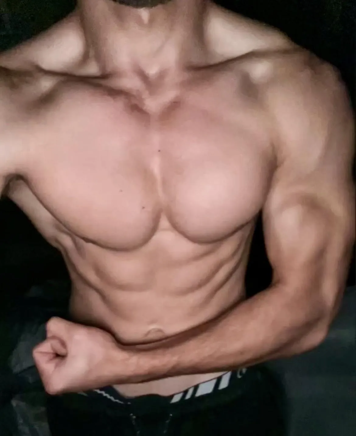 My guns are big and RIPPED 😈😈😁