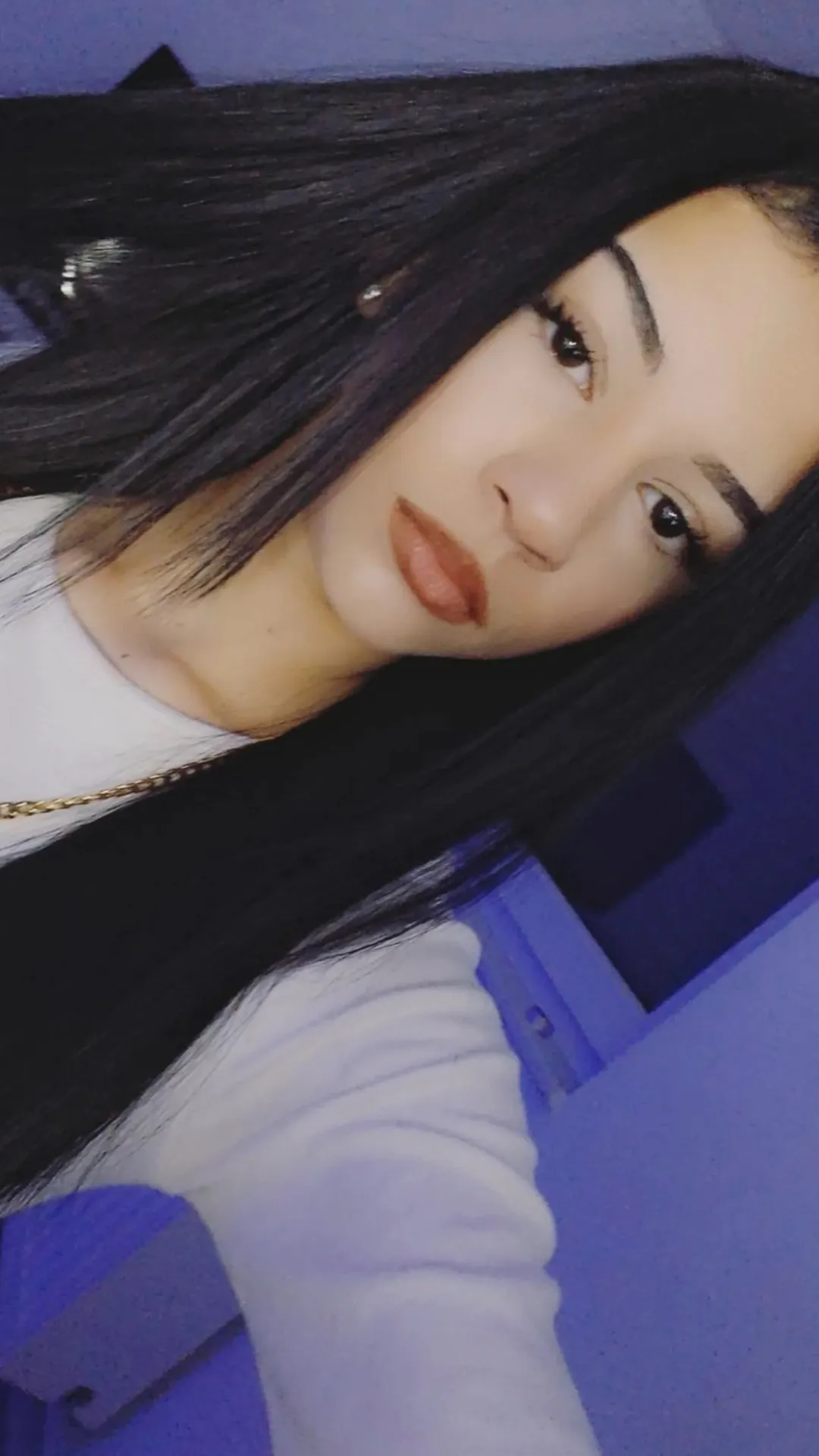 Need a sugar daddy, DM me (only online)