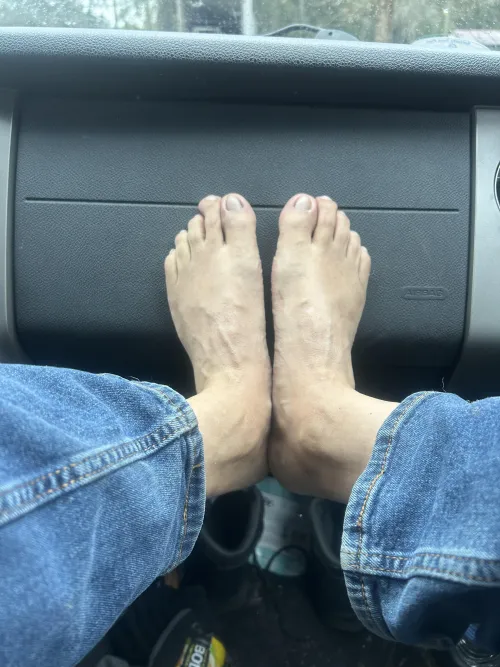 Public dashboard feet