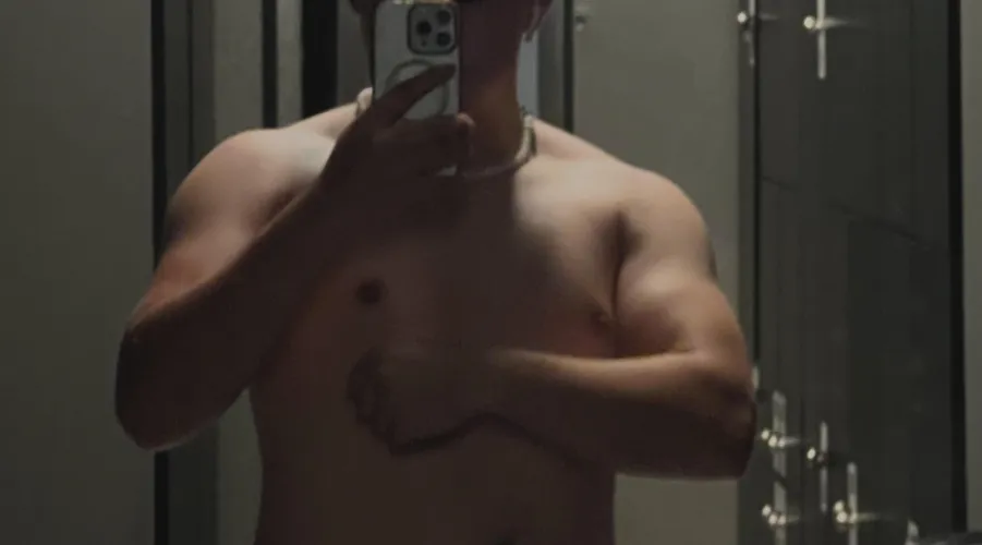 Somebody wanna talk?, I am a young man and I’m so hot, I wanna sexting