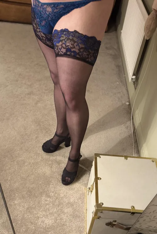 Who doesn’t love a little black and blue contrast?