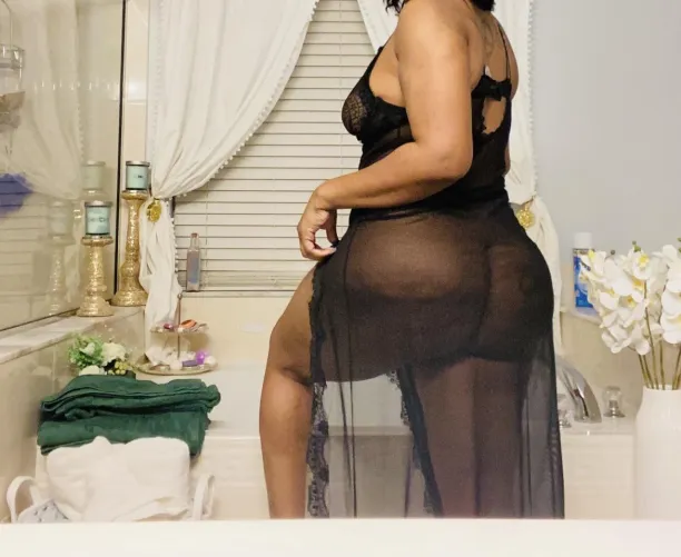 Who’s cumming to bed with me is it you are you are you send a DM of a naughty picture