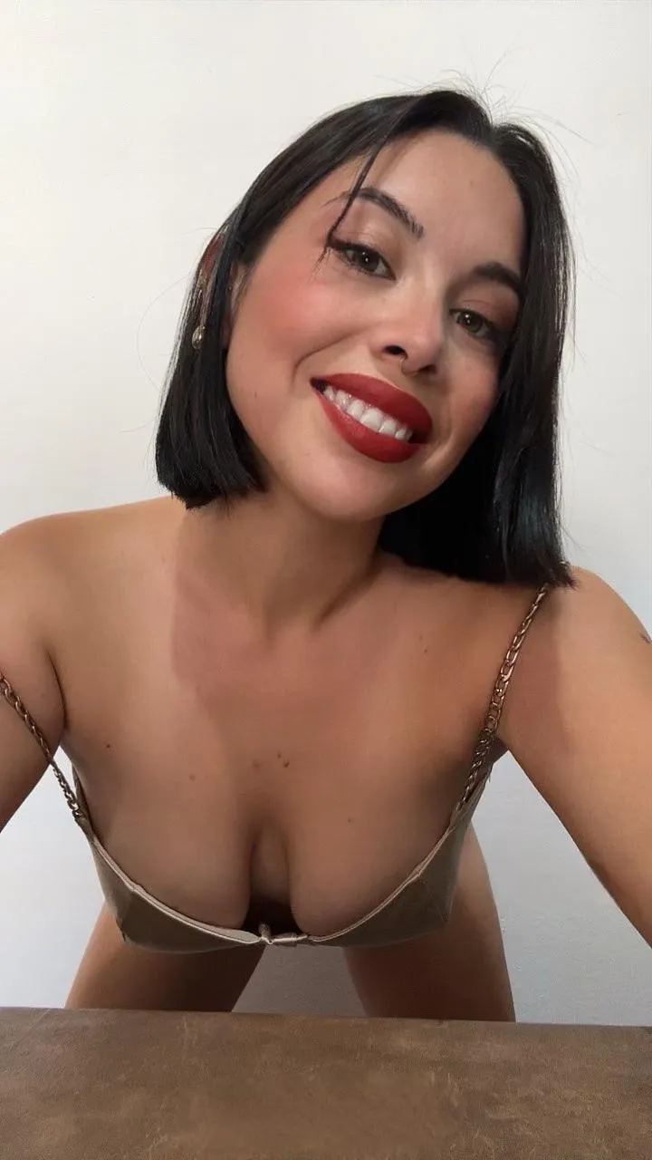 Would you masturbate to my nudes if I sent you some?