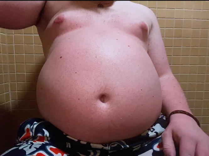 (19) This blubber gut has so much attention at the pool right now!! 🐷🐷😳