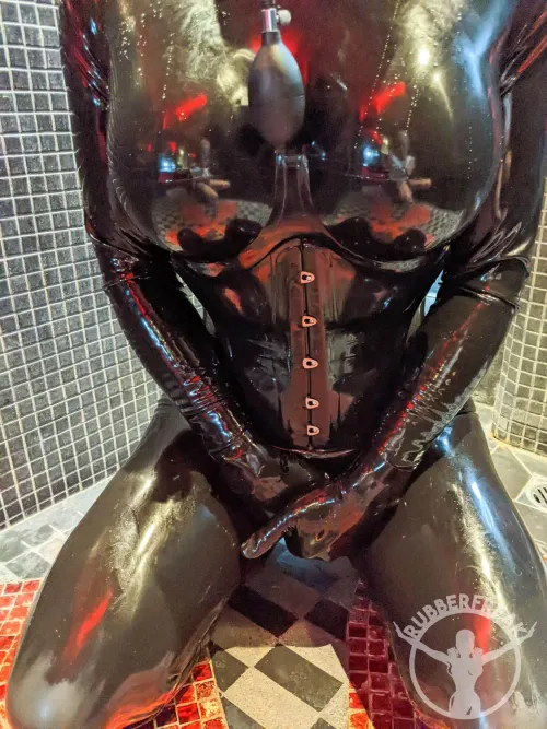 Burning up with latex pleasure