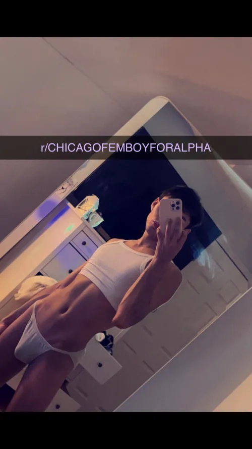 femboy looking for muscular tops