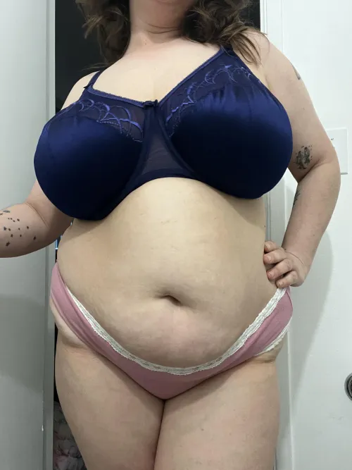 Mommy needs her bra off, any strong hands here