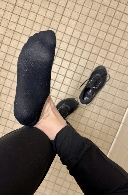 My coworkers dread my 2 week wears. It's day 9 and they can smell them through my shoes 😂