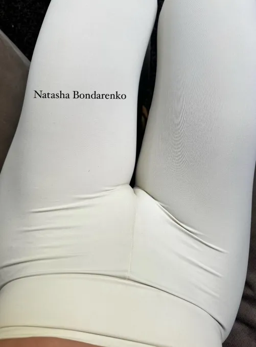 Pov in cream leggings