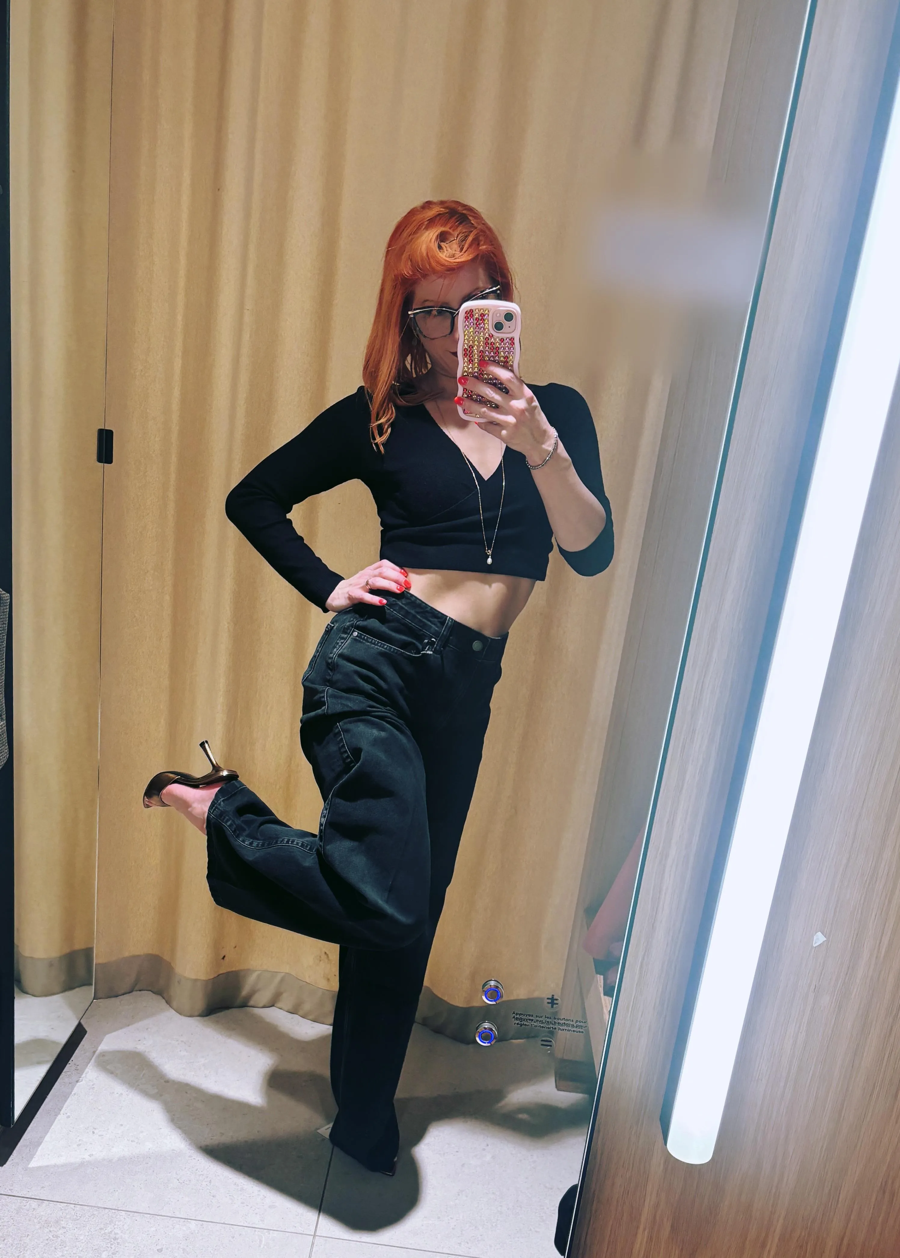 Que pensez-vous de ce type de tenue pour une french sexy milf?